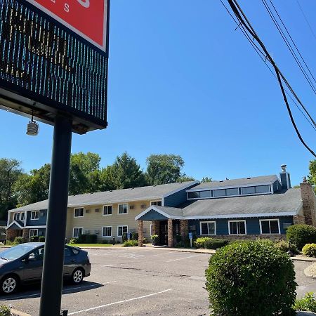 Nichols Inn & Suites Hastings Exterior photo