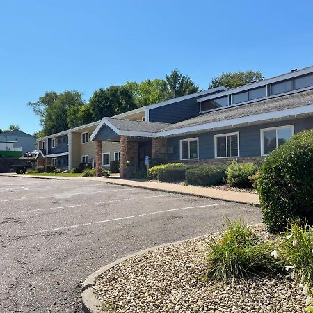 Nichols Inn & Suites Hastings Exterior photo