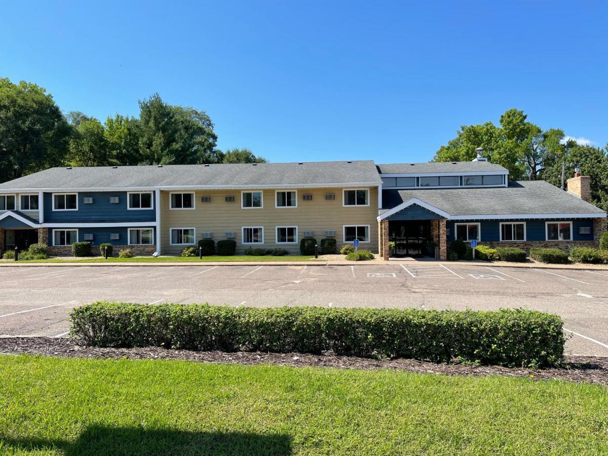 Nichols Inn & Suites Hastings Exterior photo